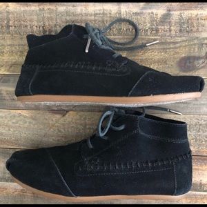 Toms black tribal lace moccasins size 8.5
